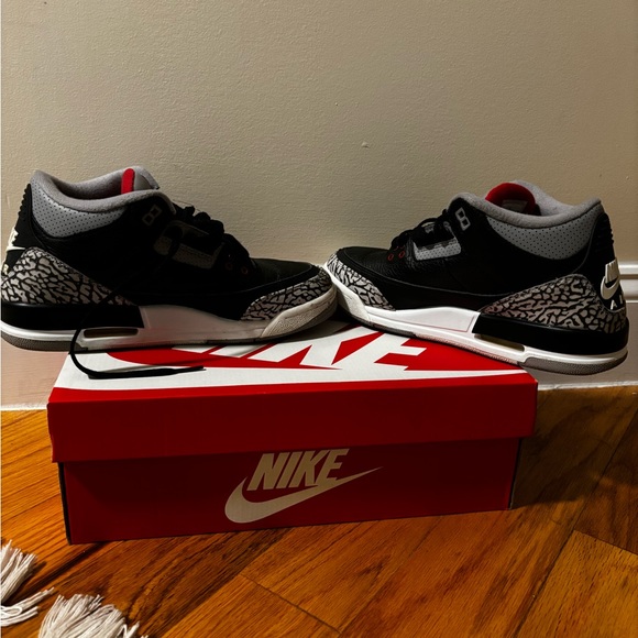 Jordan 3s (cements) Size youth 7 - Picture 2 of 8